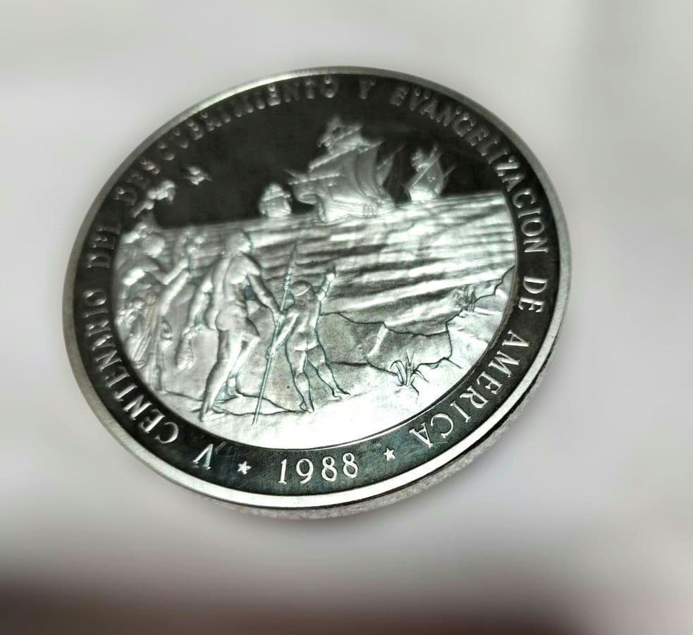 ドミニカ共和国 100ペソ 記念メダル　重さ 約155㌘　１個