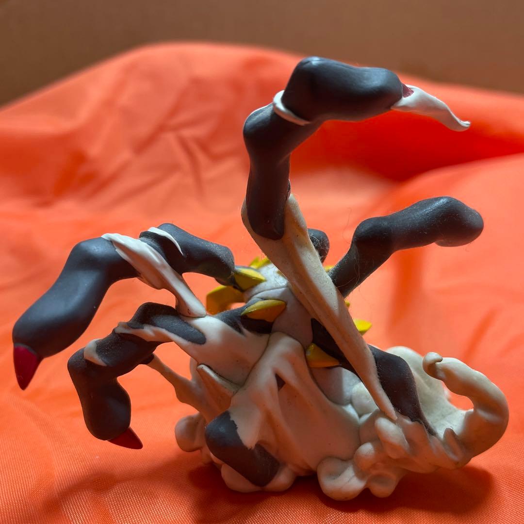 ギラティナ　フィギュア