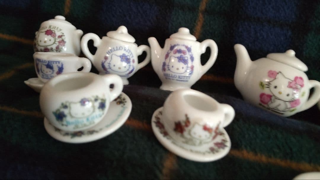 チャーミーキティ　ばらのティーセット　ミニチュア食器　ハローキティ サンリオ