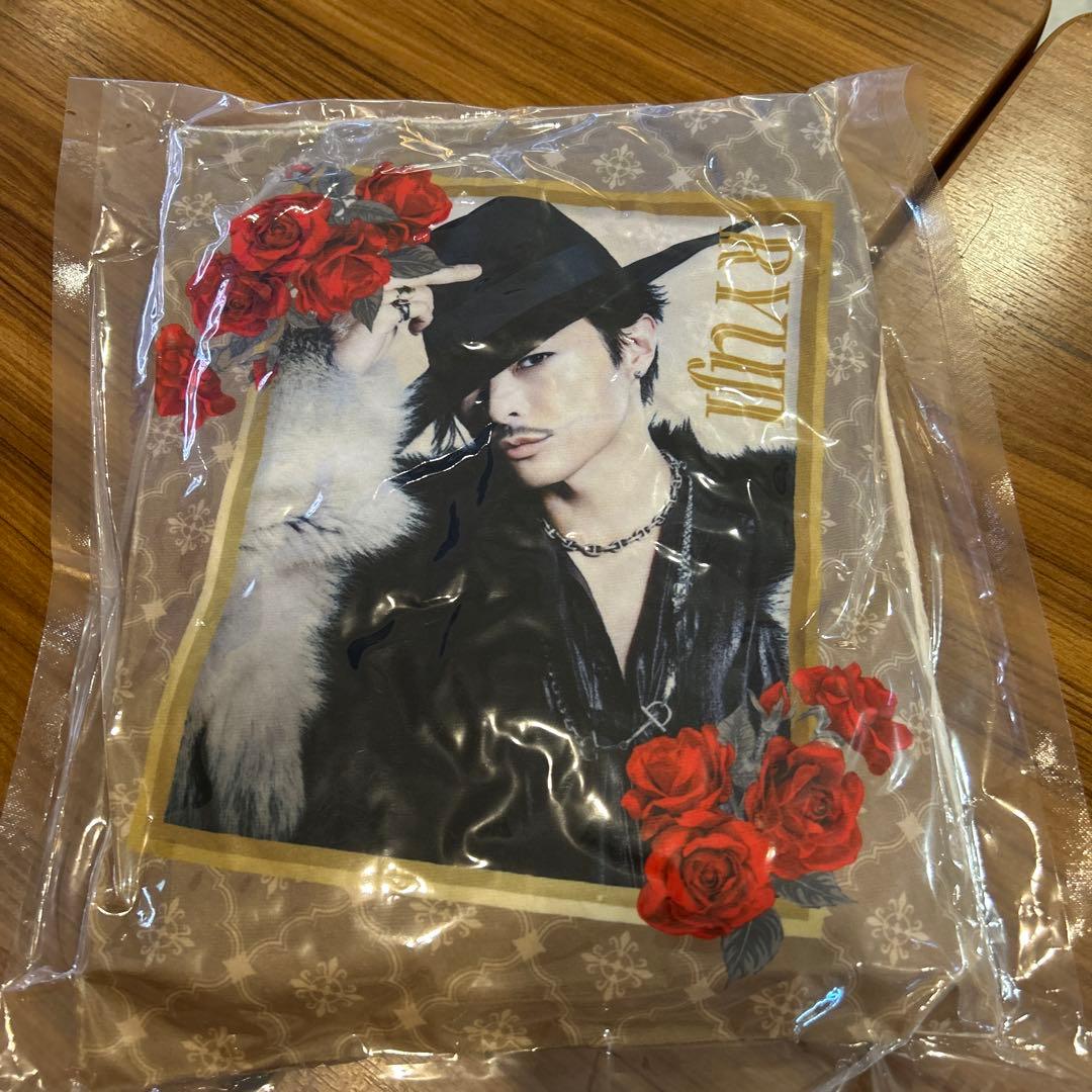 今市隆二　クッション　会場ガチャ