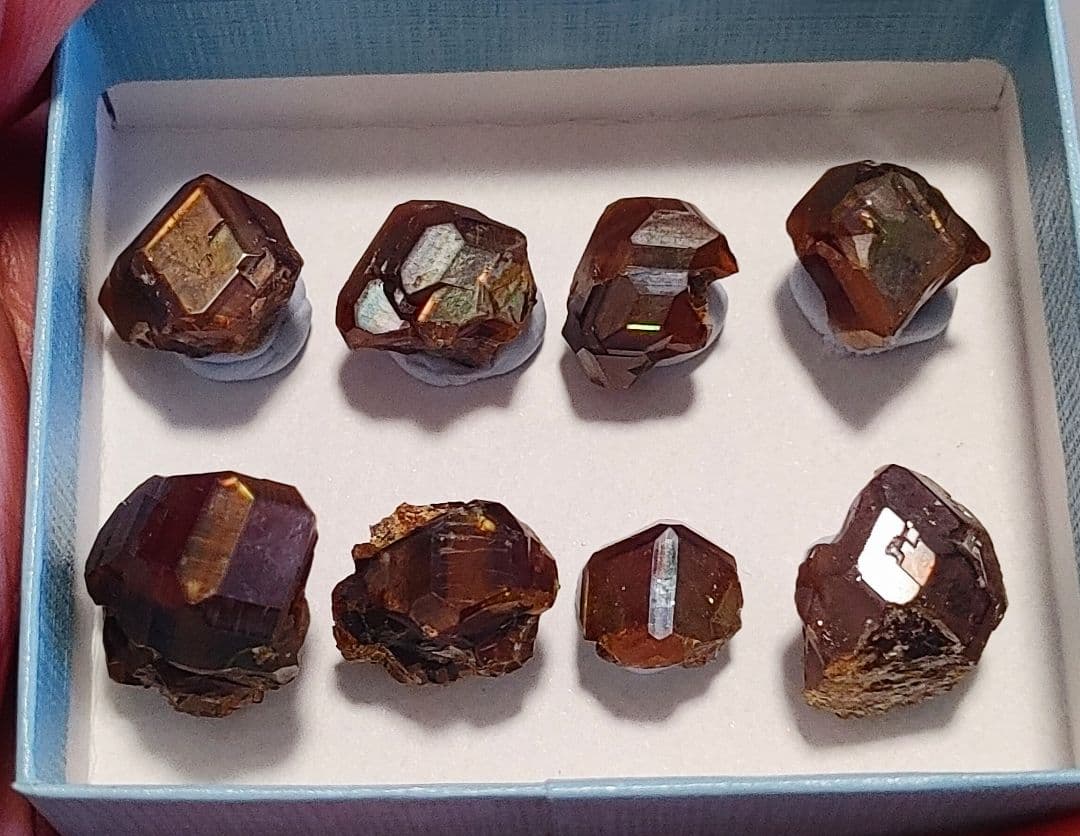 最終値下げ 奈良県天川村 ｎ面の美しいレインボーガーネット ８点