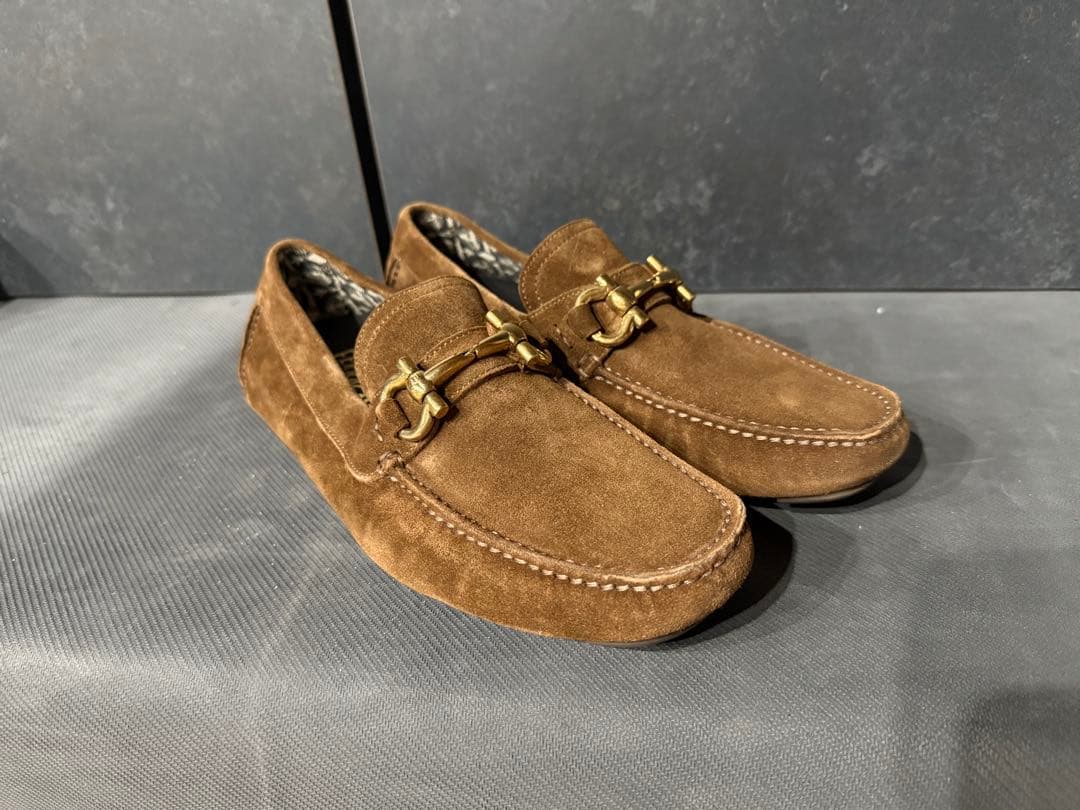 フェラガモ　ブラウン スエード モカシン　未使用