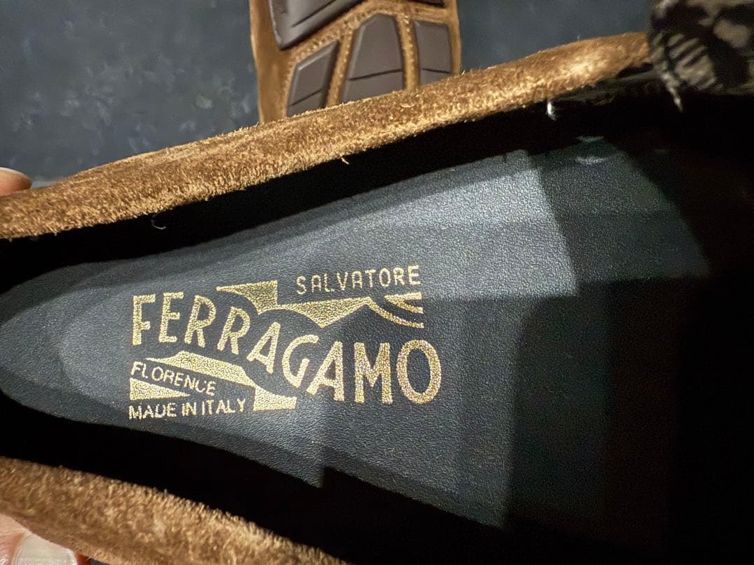 フェラガモ　ブラウン スエード モカシン　未使用