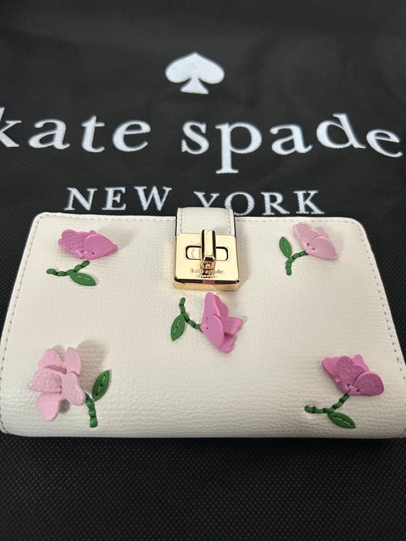 新品 ケイトスペード kate spade 花柄 二つ折り財布