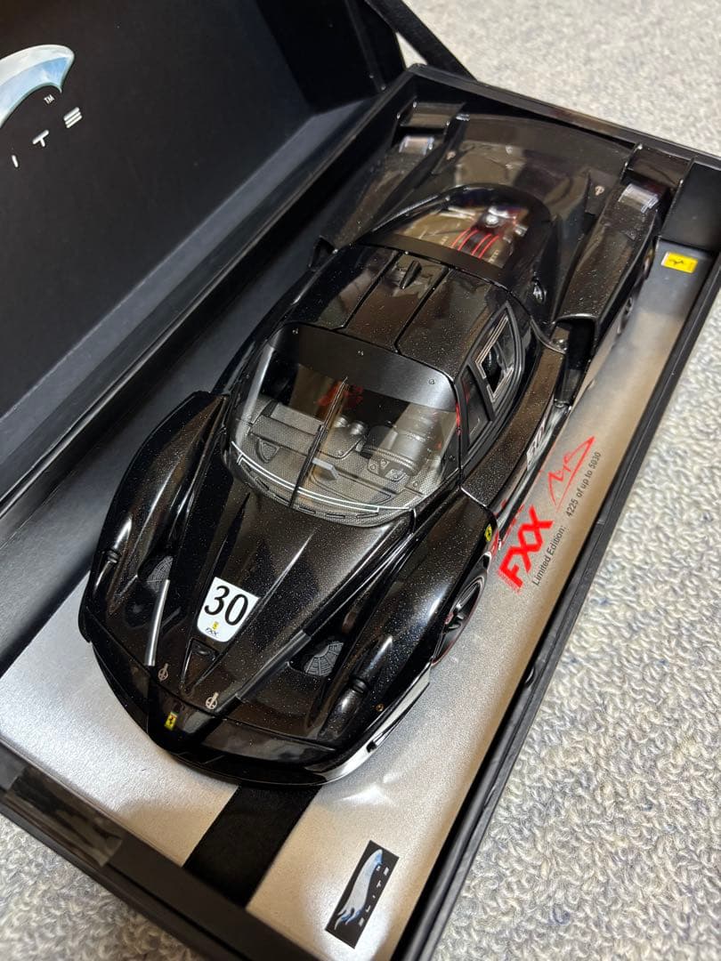 シリアルNo付フェラーリ FXX Mシューマッハ仕様 1/18 ホットウィール