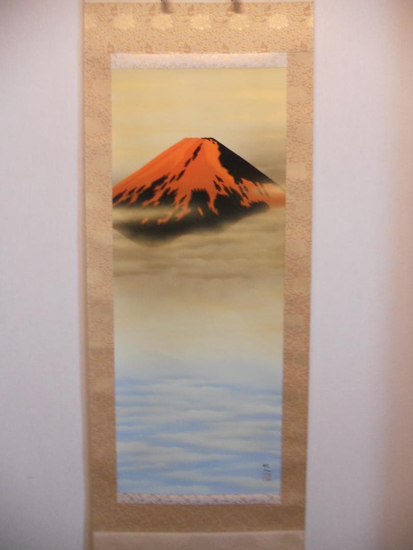 掛け軸 山田邦人 洋上紅富士 絹本 希少 軸装 茶道具 掛軸 美品 です。
