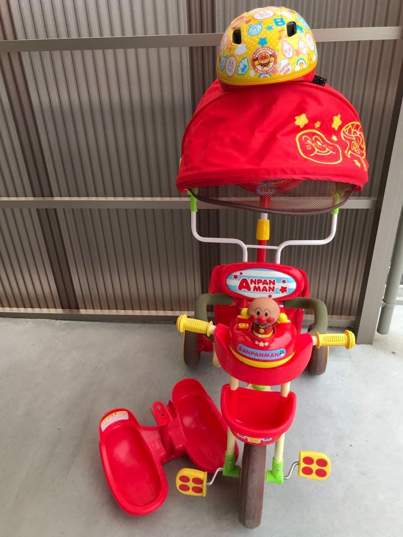 アンパンマン 三輪車 ヘルメット付　音楽ボタン付き 赤