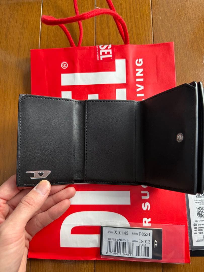 ディーゼル財布　ロゴハート型