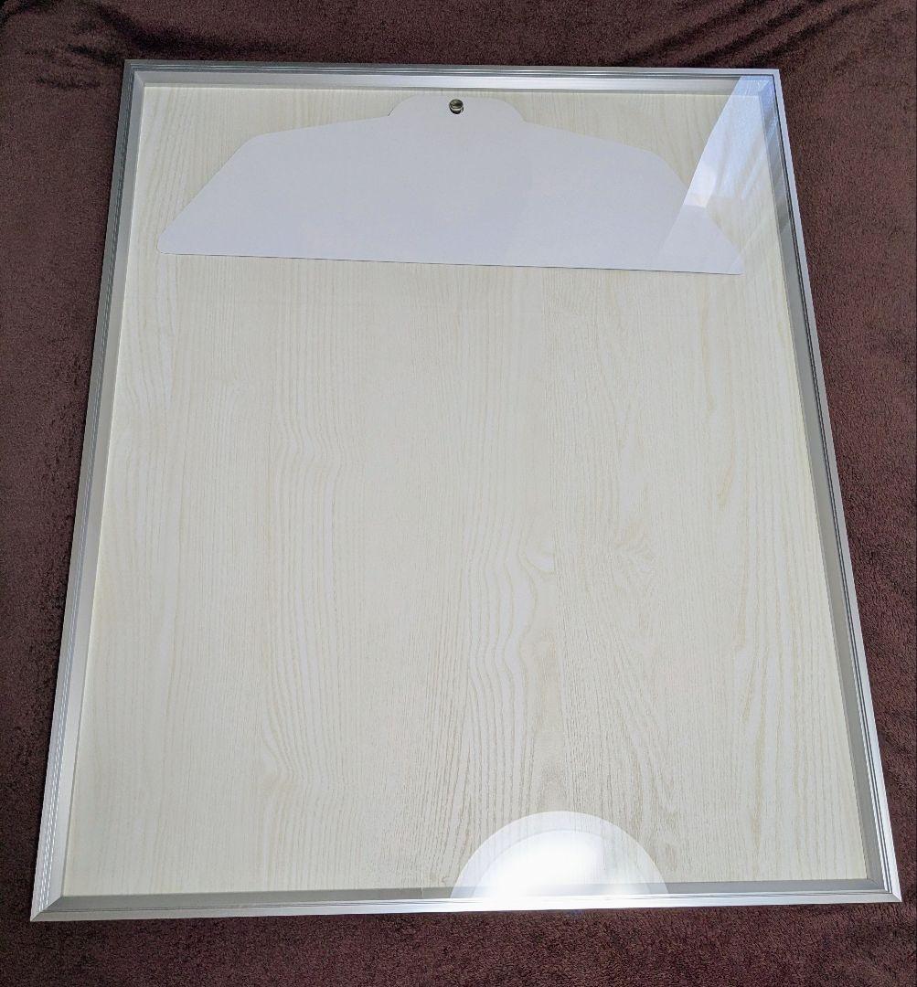 ユニフォーム額 額縁のタカハシ製 (室内紫外線カット×シルバー×背景:白木目)