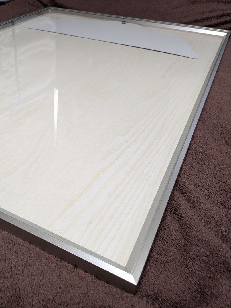 ユニフォーム額 額縁のタカハシ製 (室内紫外線カット×シルバー×背景:白木目)