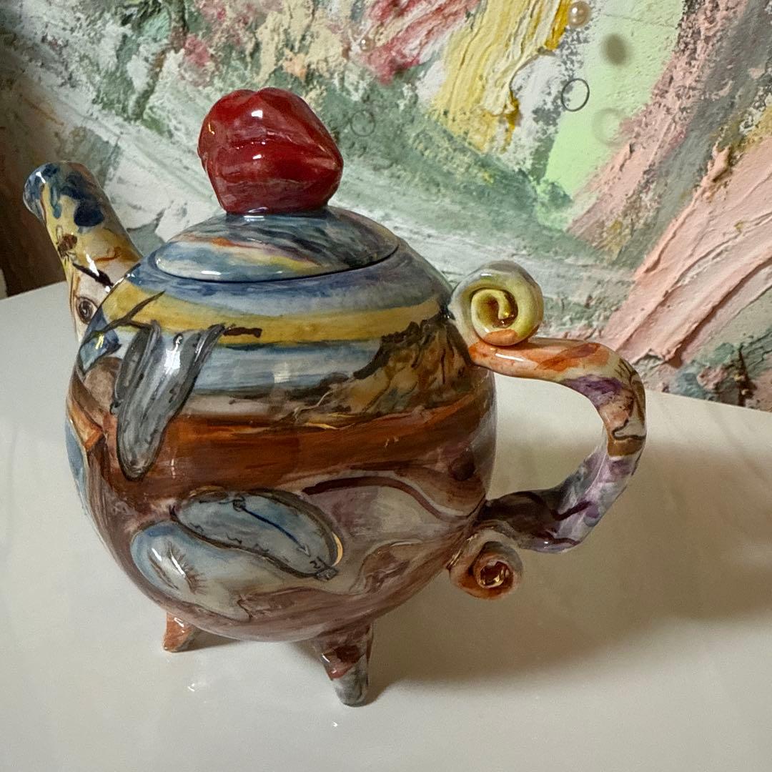ユニークなデザインの陶器ティーポット . 新しいコレクション