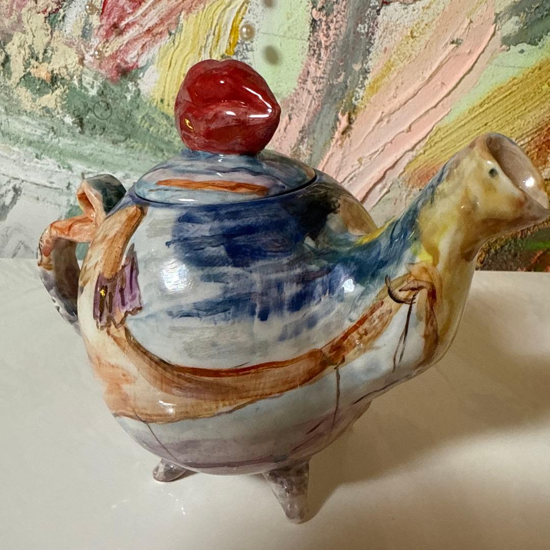 ユニークなデザインの陶器ティーポット . 新しいコレクション