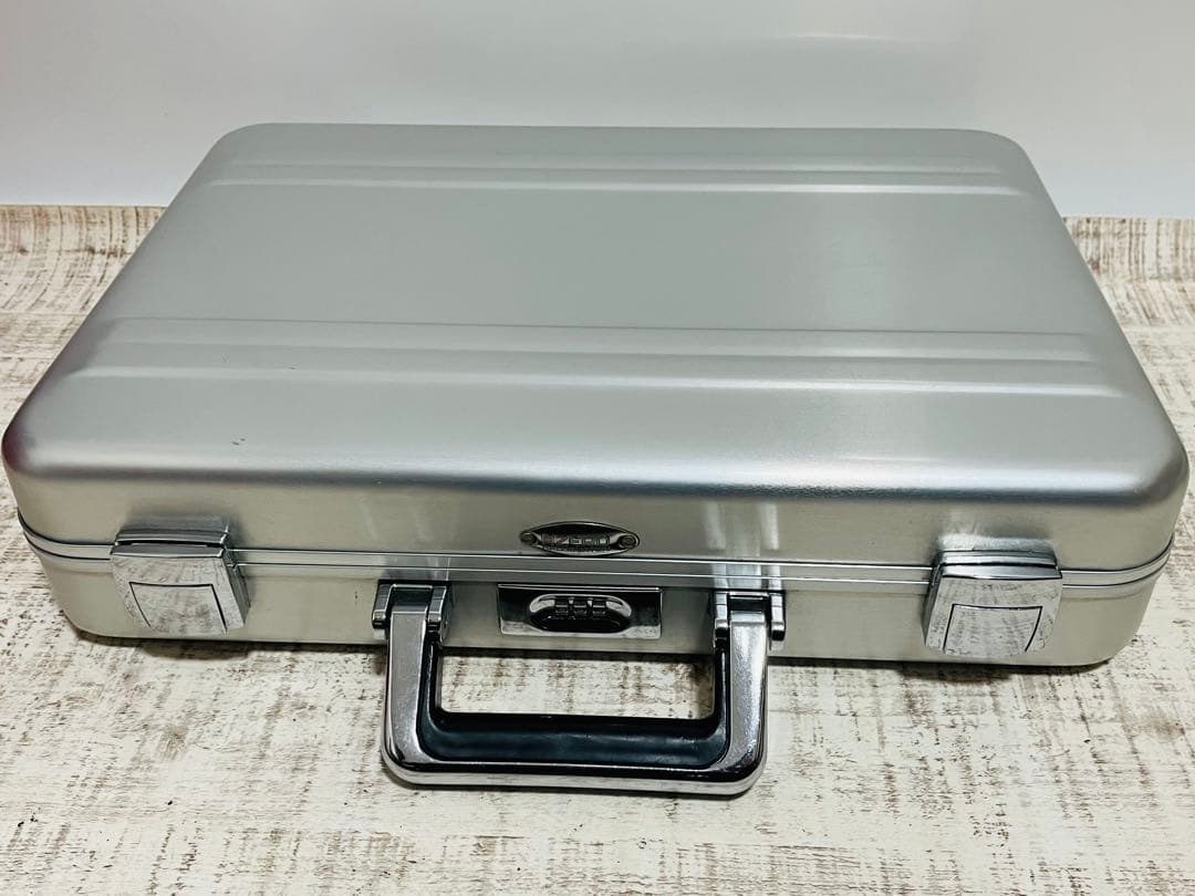 ZERO HALLIBURTON アルミケース