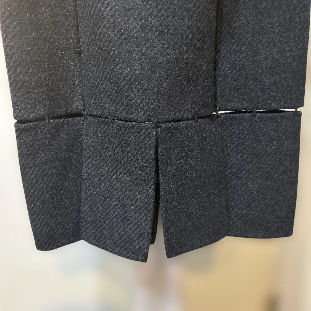 プラダ　ダークグレー ひざ下スカート