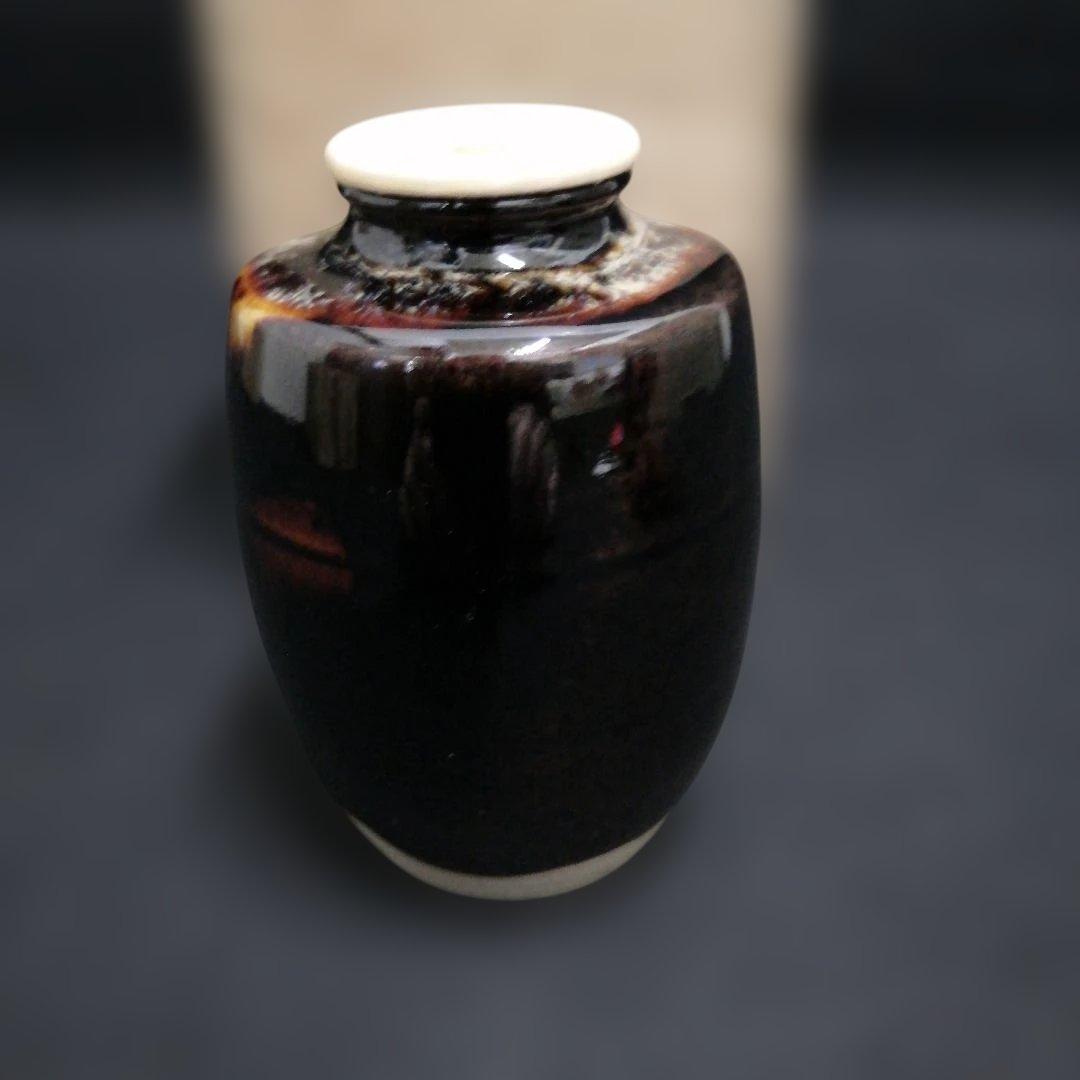 茶道具　肩衝茶入　桶谷定一作　独楽繋仕覆　共箱付き