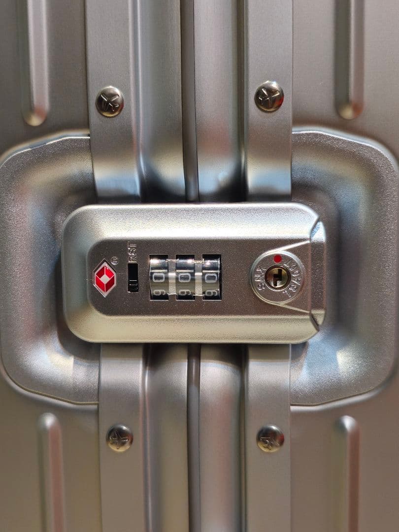 【オンライン完売中】【新品未使用】INNOVATOR RESA キャリーシルバー