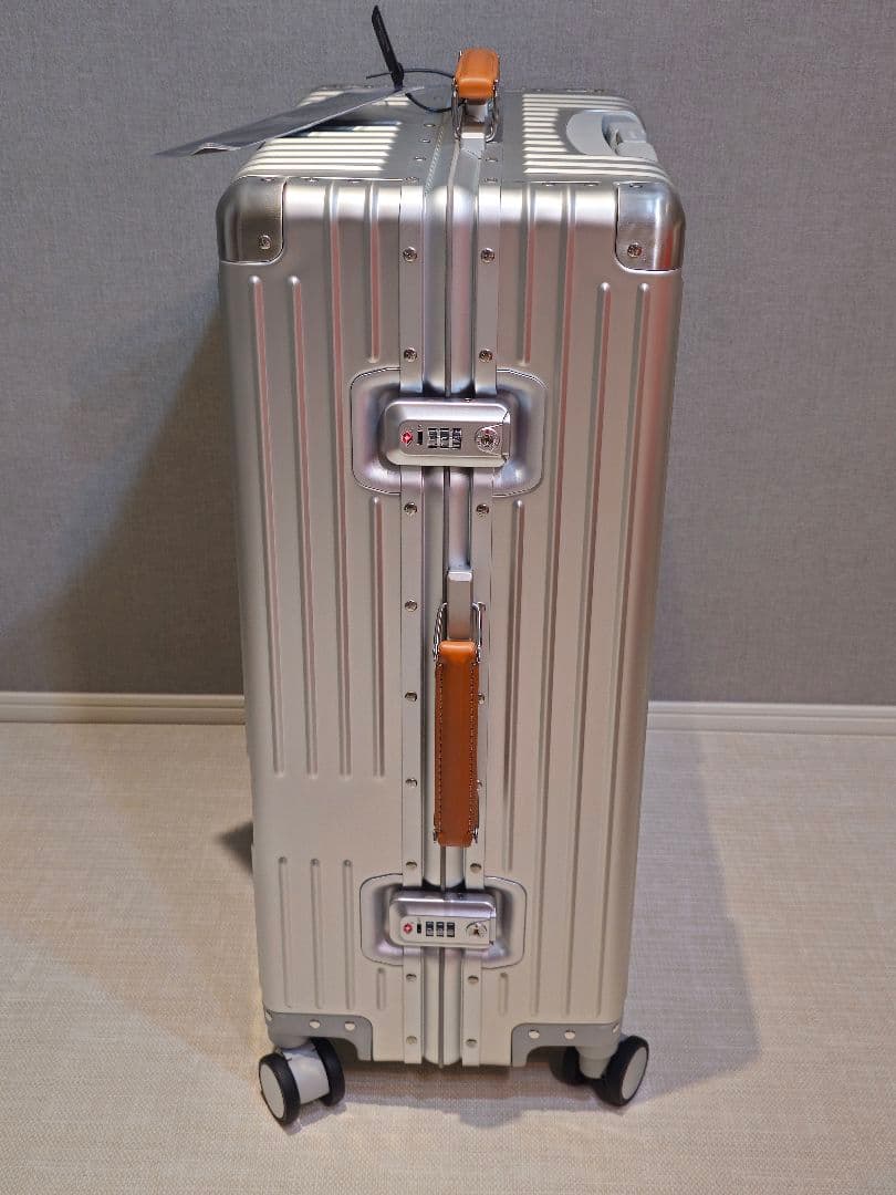 【オンライン完売中】【新品未使用】INNOVATOR RESA キャリーシルバー