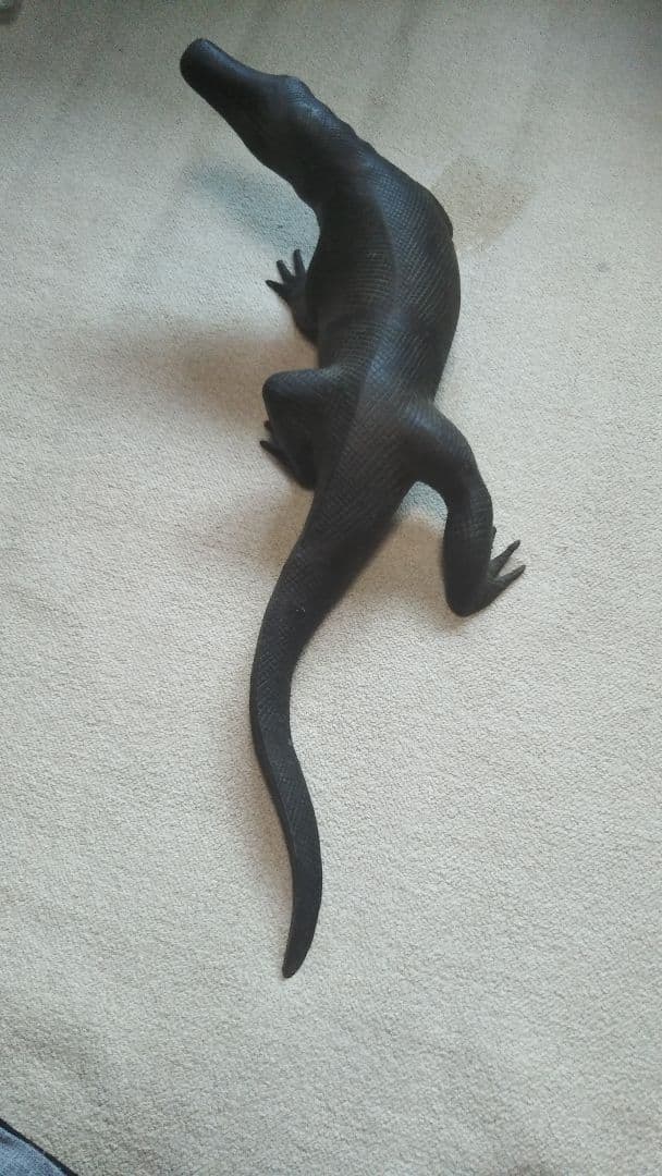 リアルな爬虫類彫刻 約９０cm　コモドドラゴン　 コモドオオトカゲ