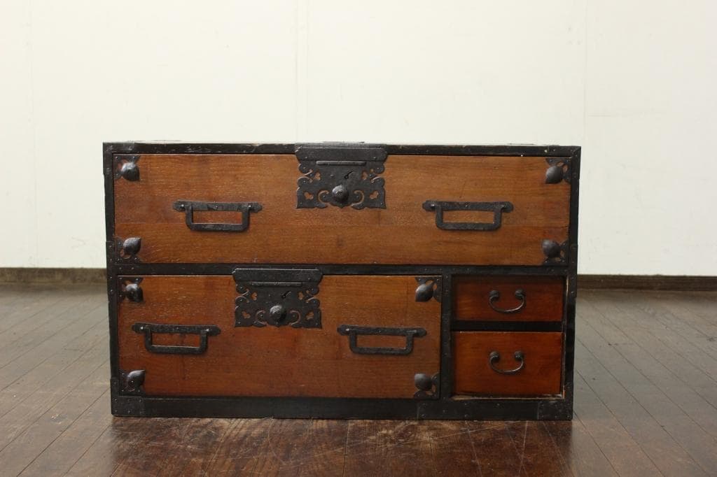 栗の木 使いこまれた風合いが良い時代箪笥 収納/古家具/明治/チェスト/和家具