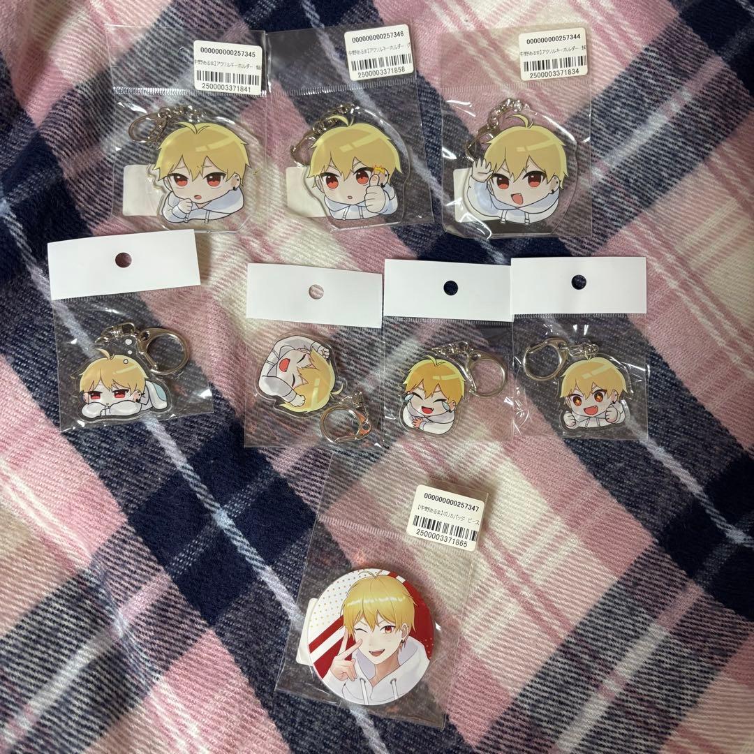 中野あるま アクリルキーホルダー 缶バッジ