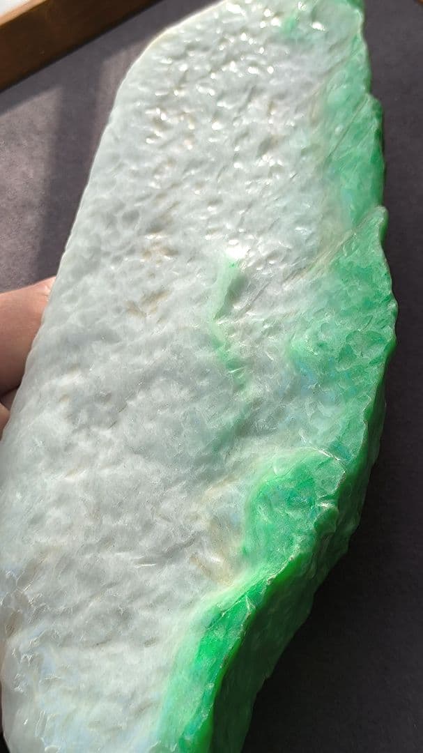 Micky 【極上】ミャンマー産翡翠の原石(779ｇ)