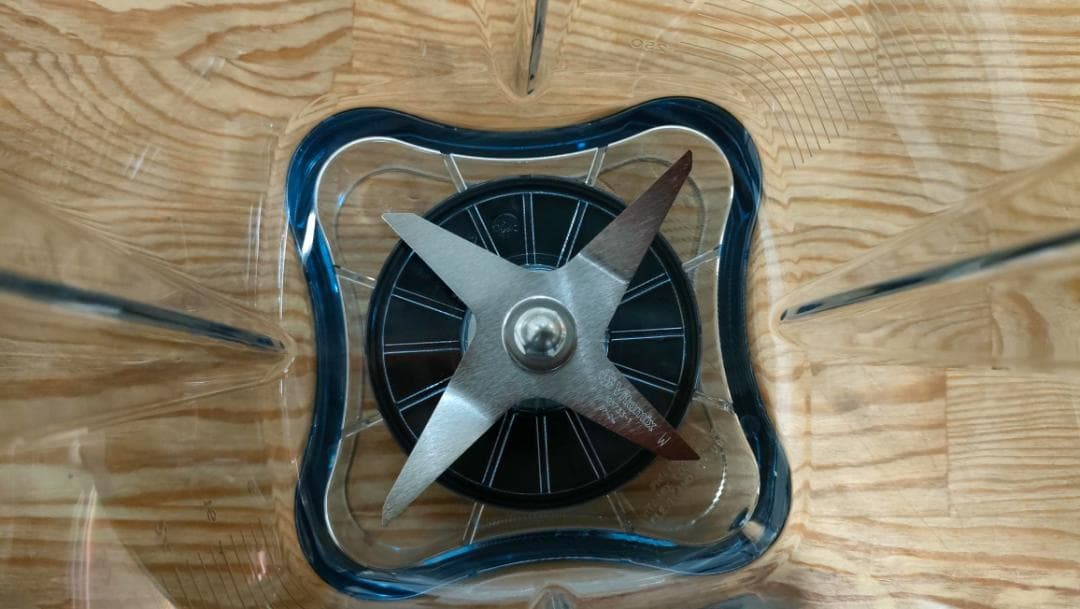 【目立った傷や汚れなし】バイタミックスE520　ホワイト　1603