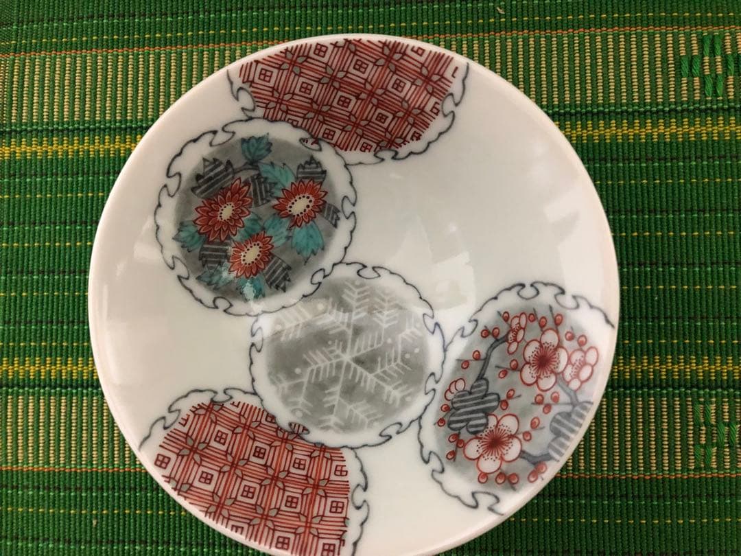 １４代今泉今右衛門　色絵さし墨色墨はじき草花文盃　人間国宝