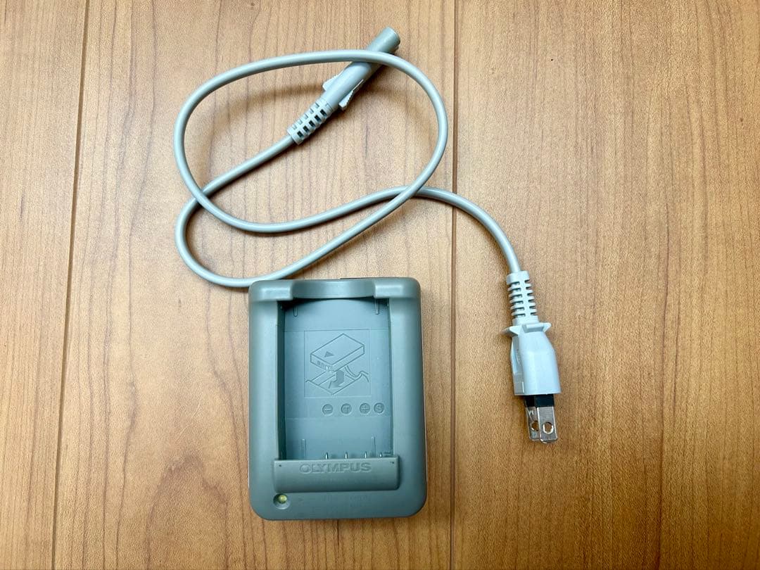 ✨最終値下げ✨OLYMPUS PEN E-PL9 シルバー 本体と付属品