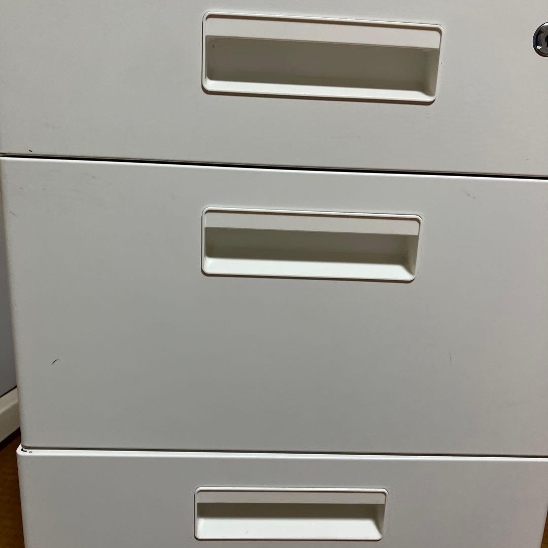 定価25,000円ホワイトシンプルデスク 4つの引き出し付き