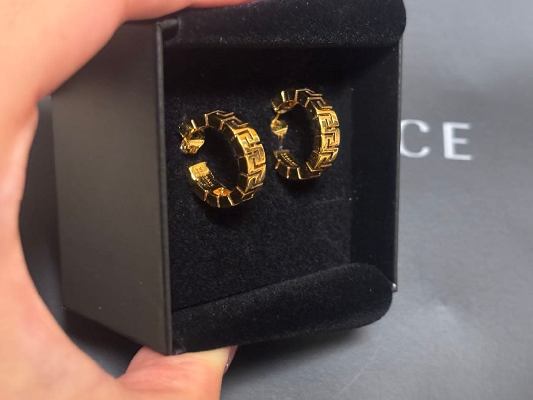 ［男女兼用／ユニセックス］Versace グレカフープピアス