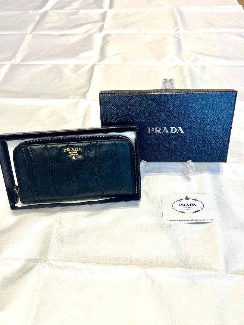 プラダ 1M0506 レザー ギャザー ラウンドファスナー 長財布 箱・保証書付