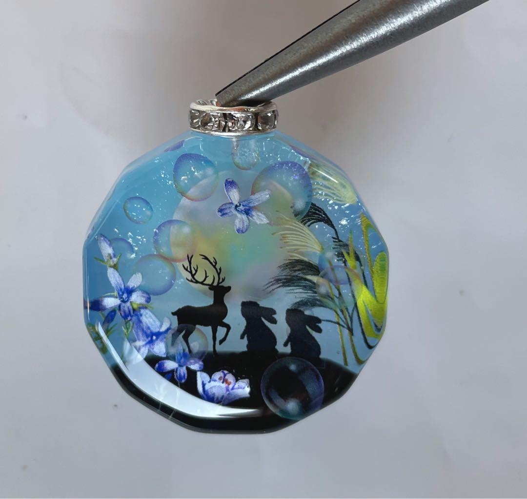 夕夏/レジン/早秋の鹿と親子うさぎ　ススキ　蓄光　オルゴナイトネックレス