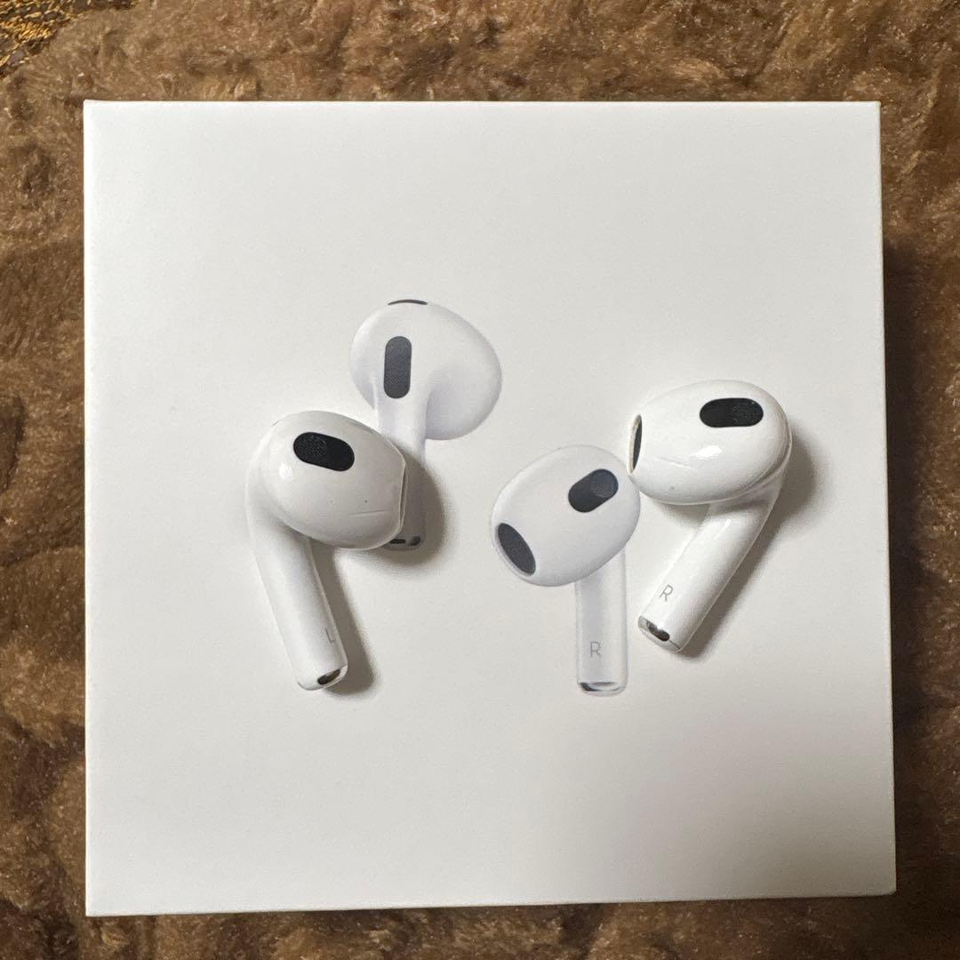 AirPods本体と充電ケース ホワイト