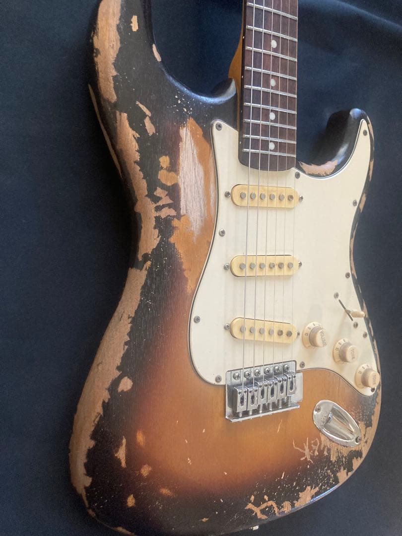 早い者勝ち　#13ストラトキャスタータイプ　ニトロセルロースラッカー塗装