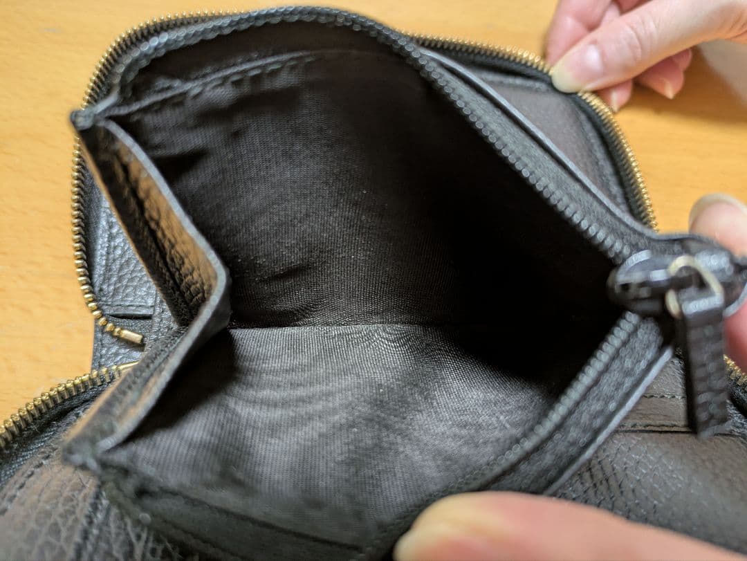 GUCCI　ラウンドファスナー　二つ折り財布