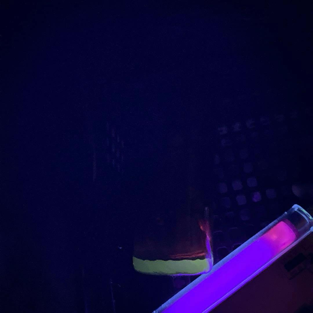 骨董　時代　希少金赤ガラス　モールガラス調　流線型ピルスナー　ビアグラス　ウラン