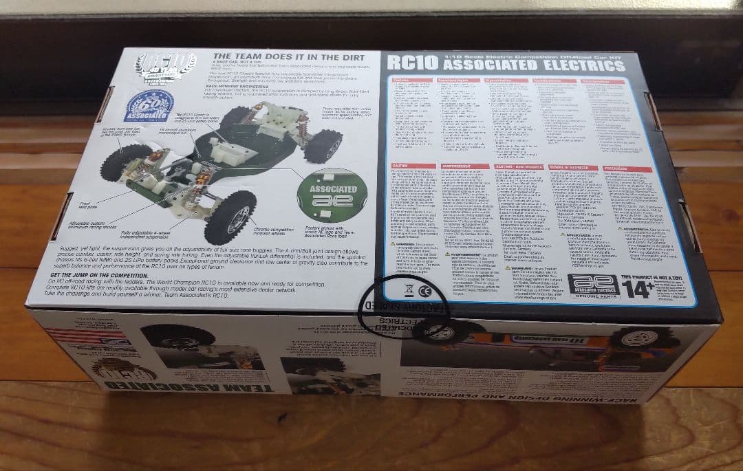 新品未開封　アソシエイテッド　復刻版　RC10 グリーン　ラジコン