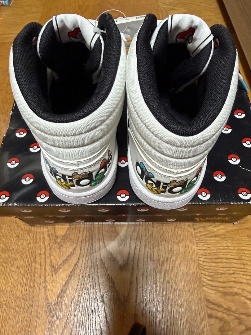 adidas　ポケモンコラボ　ハイカットスニーカー　24.5cm