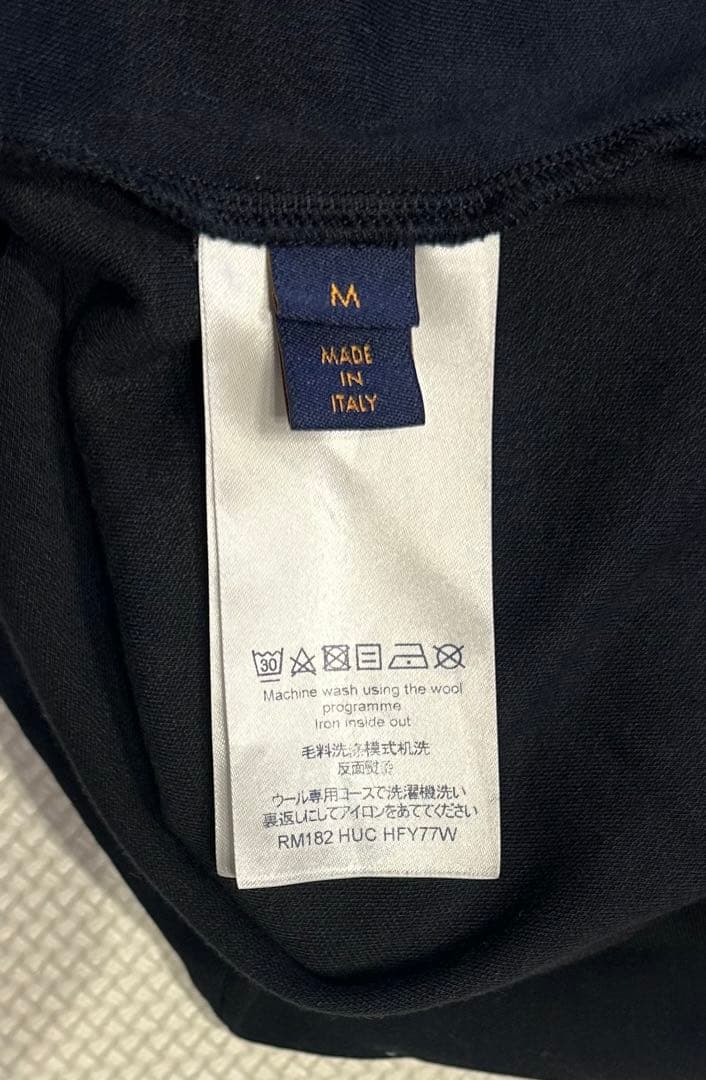 Louis Vuitton パッチ付き黒Tシャツ