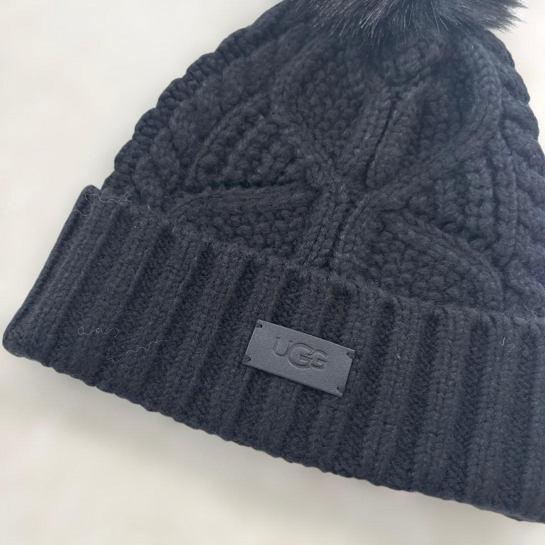 UGG アグ ポンポン付きニット帽 ブラック