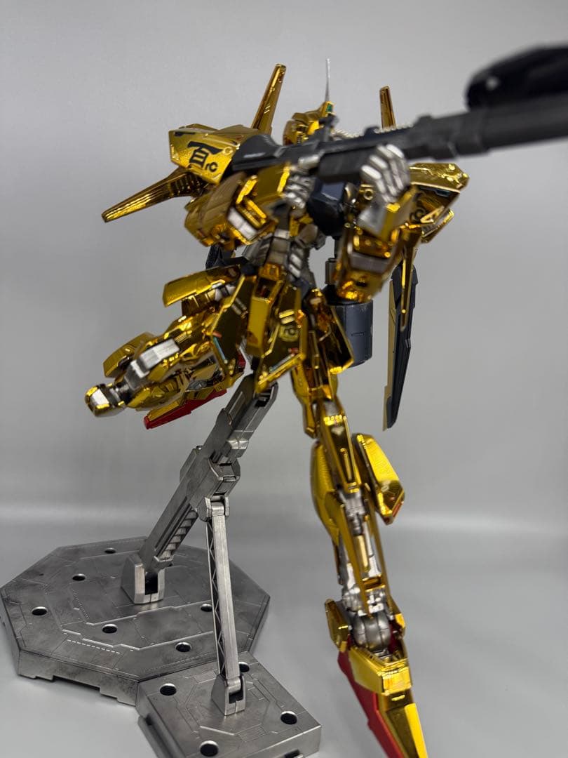 ガンプラMG 1/100 百式ライズカイン 完成品 ゴールドメッキ×マット仕上げ