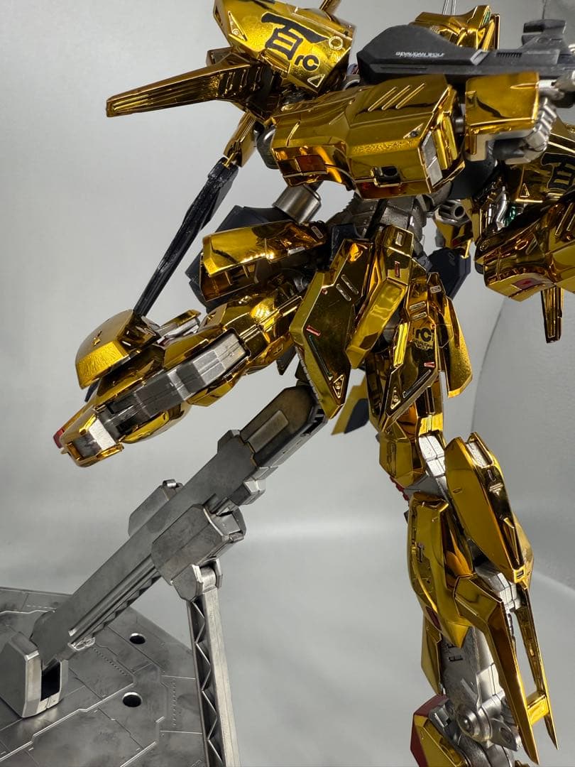 ガンプラMG 1/100 百式ライズカイン 完成品 ゴールドメッキ×マット仕上げ
