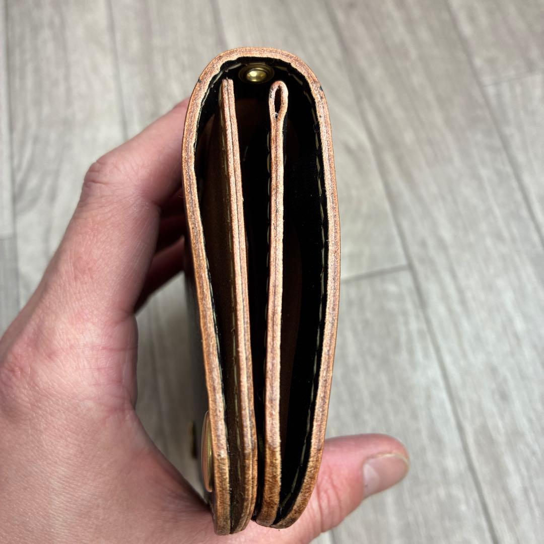 【茶芯ブラック】ミドルトラッカーウォレット　真鍮　お札を折らずに収納