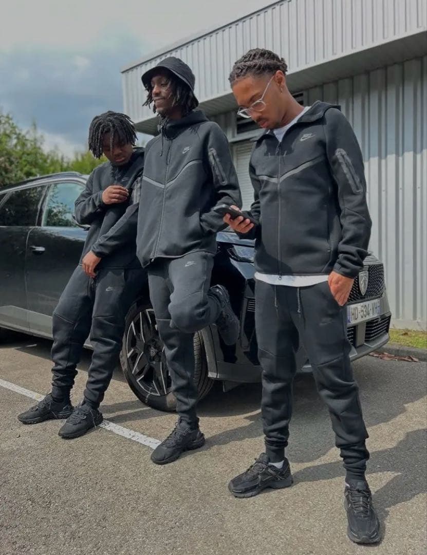 NIKE テックフリース ブラック セットアップ 赤タグ