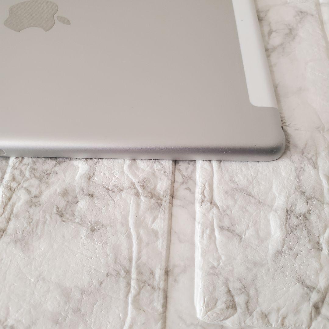 251 iPad 8世代 32GB SIMフリー シルバー