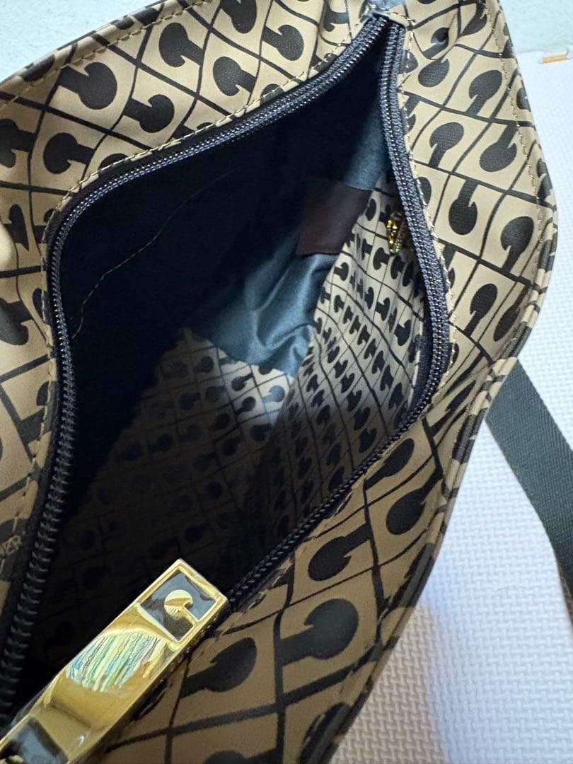 kueさま ゲラルディーニ☆ソフティ☆ショルダーバッグ☆定番人気型☆