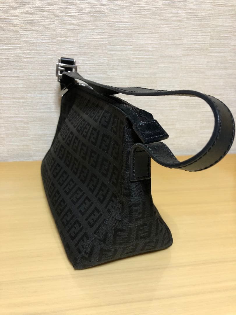 FENDI フェンディ ズッカ柄 ワンショルダーバッグ　アクセサリーポーチ