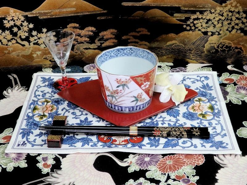 古伊万里　色絵　草花紋　桜に金唐草の図　蕎麦猪口　D242AS-CYh