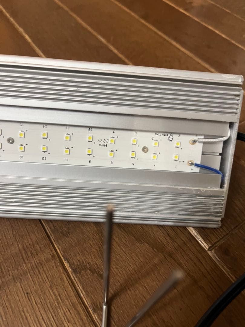 アクロトライアングルTRIANGLE LED VIVID 900 90cm