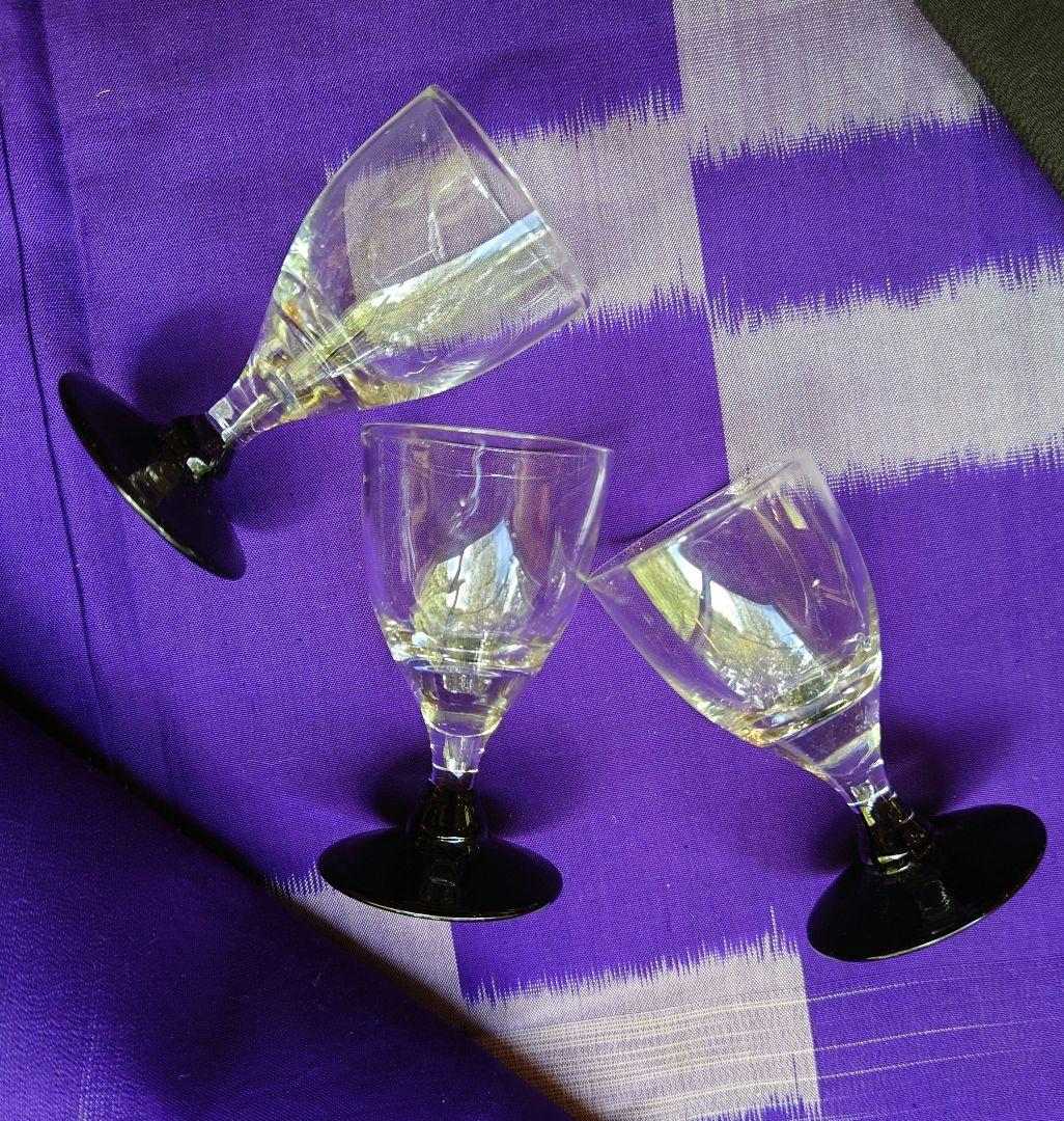 ショットグラス　紫　3個　アンティーク　ワイングラス形　気泡入り　ゆらゆら硝子